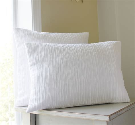 white throw pillows set of 2